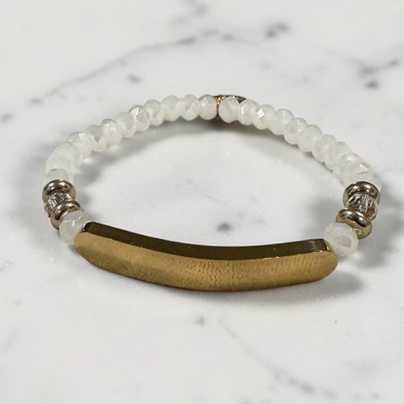 Elegant Plunder White Beaded Stretch Bracelet | Gold Bar Minimalist Jewelry - Picture 4 of 5